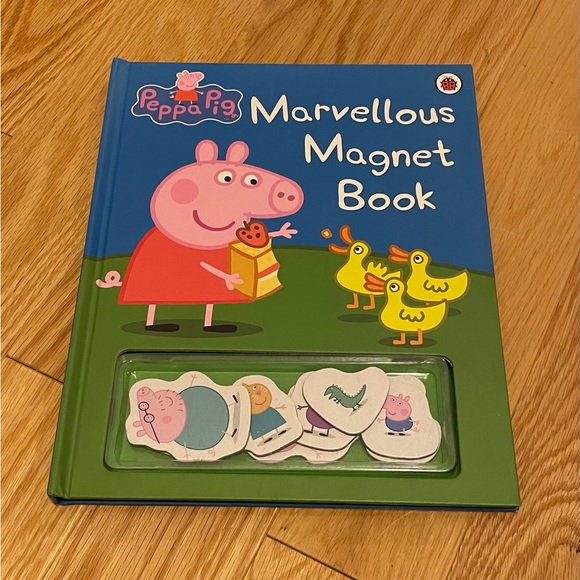 Peppa Pig Marvellous Magnet Book like new - Picture 1 of 7
